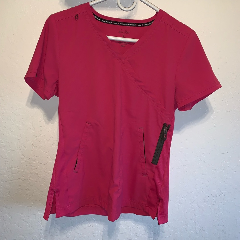 Koi lite scrub top!